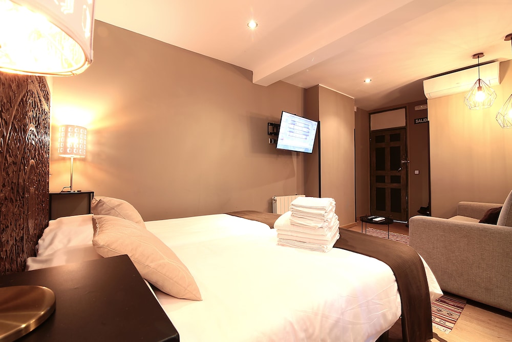 ABRACADABRA SUITES 28/54