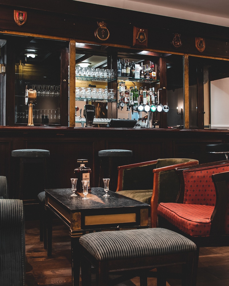 Keppels Head Hotel 40/50