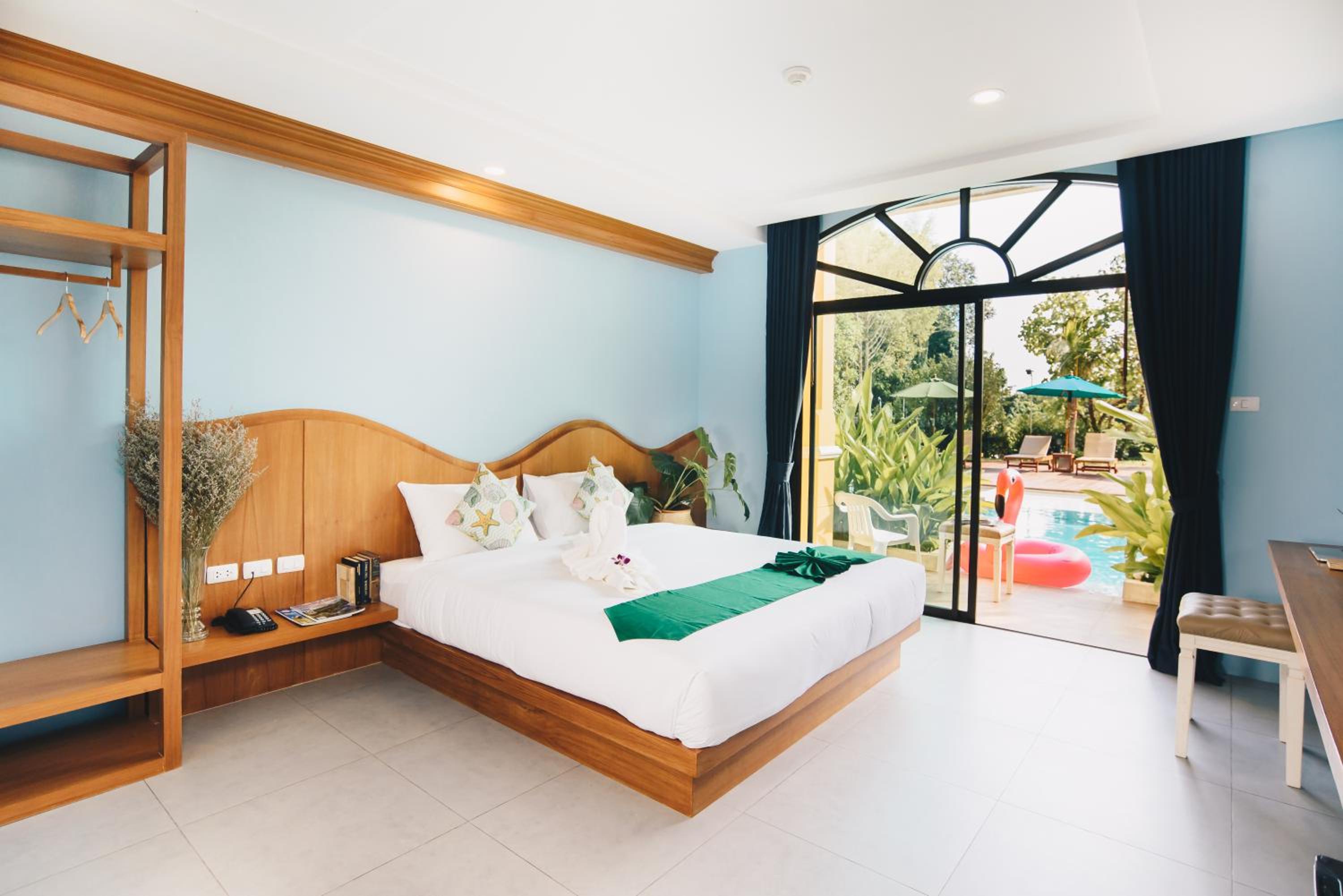 Premier, Pool Access