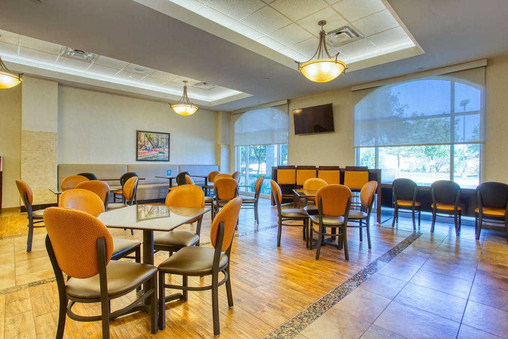 Drury Inn & Suites Near La Cantera Parkway 38/50
