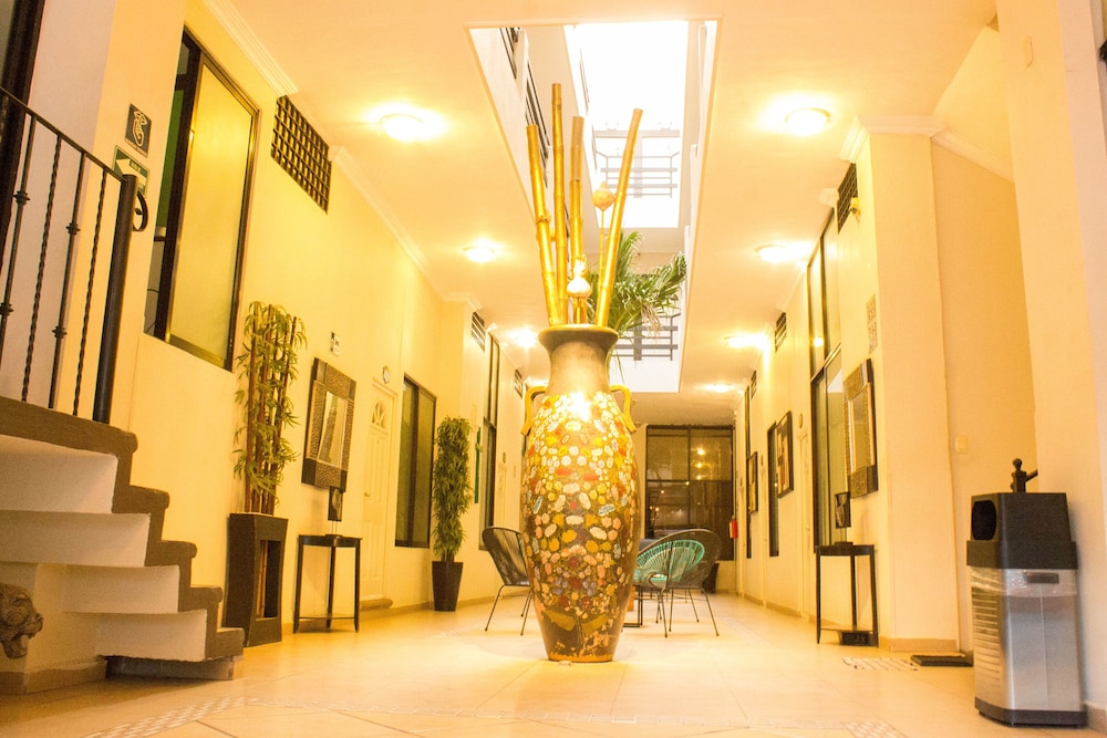 Hotel Esmeralda's 15/31