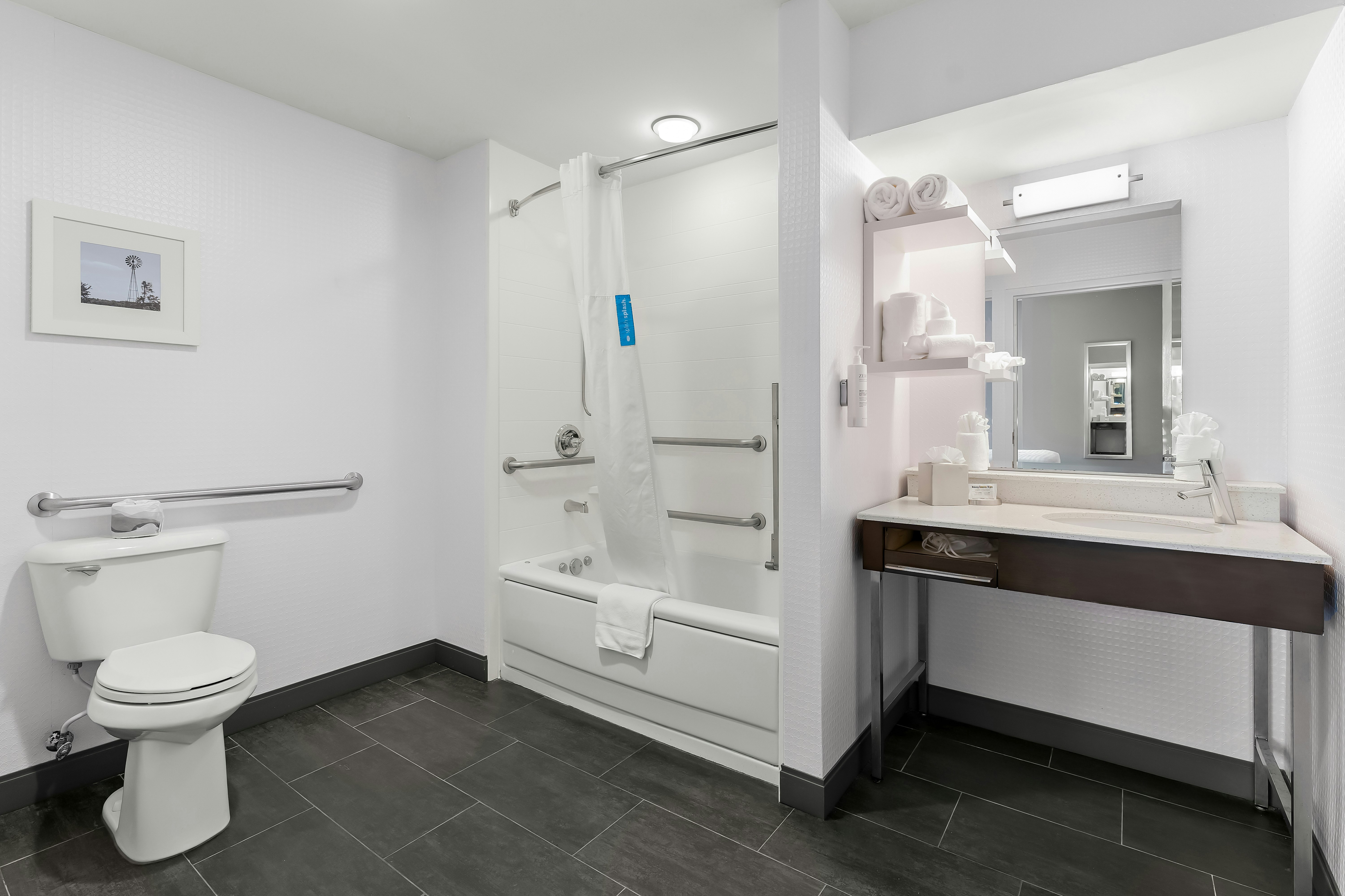 غرفة بسرير كوين لذوي الإعاقة، Hampton Inn Suites Newtown 4/5