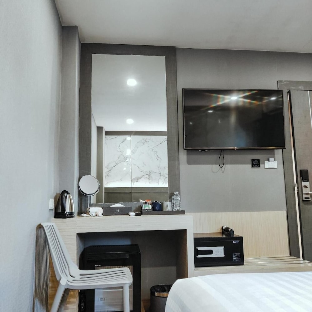 Hyde Park Hotel Bangkok 49/50