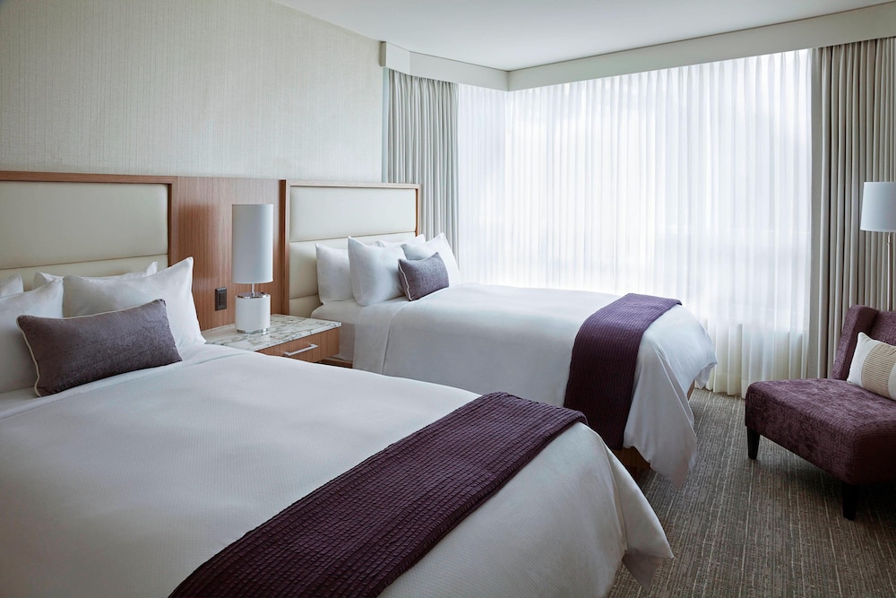 Vancouver Marriott Pinnacle Downtown 10/81