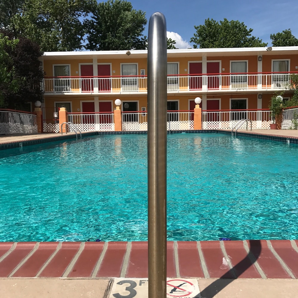 Milan Inn Suites 1/31