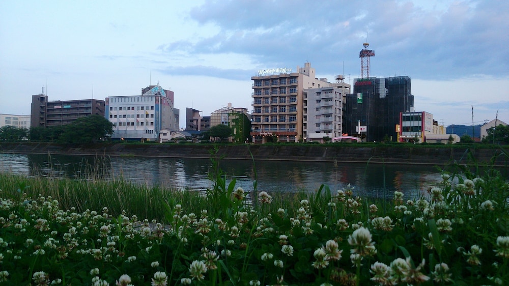 Riverside Hotel Shoei 63/66