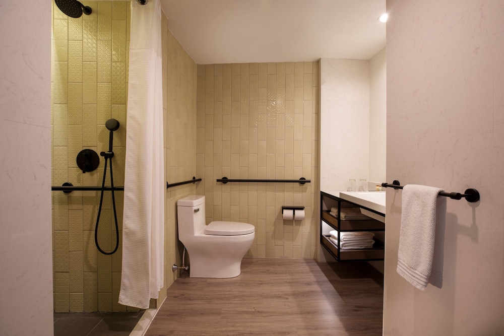 Renaissance New York Flushing Hotel at Tangram 40/44
