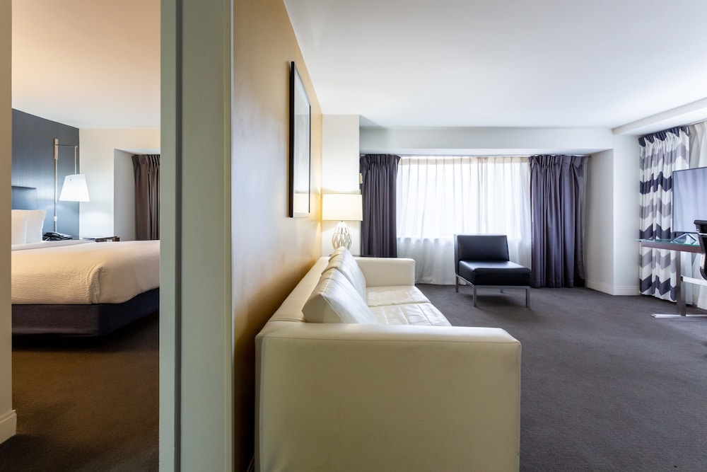 Comfort Inn & Suites Baltimore Inner Harbor 30/39
