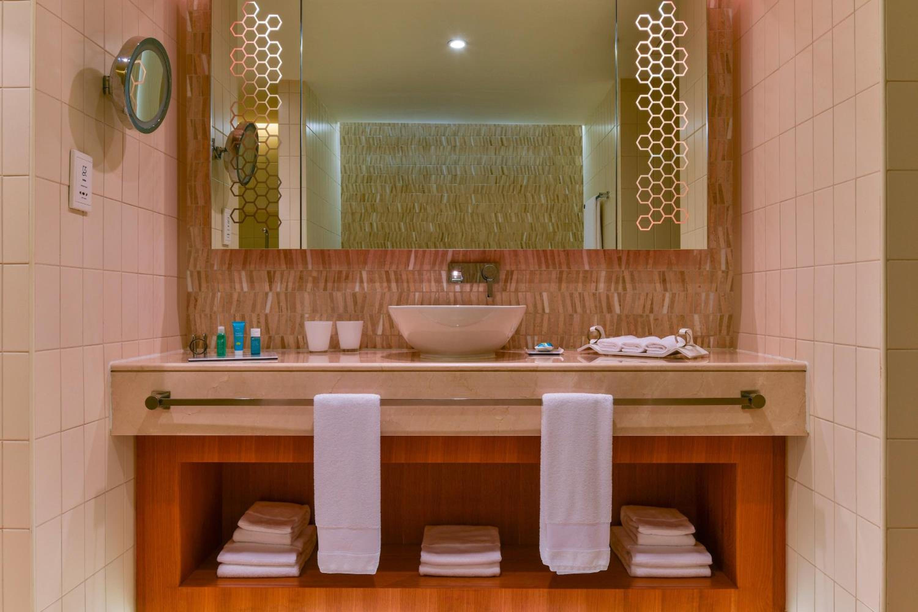 1 Bedroom, Witty, Apartment, King Bed, City View، W Doha 7/7
