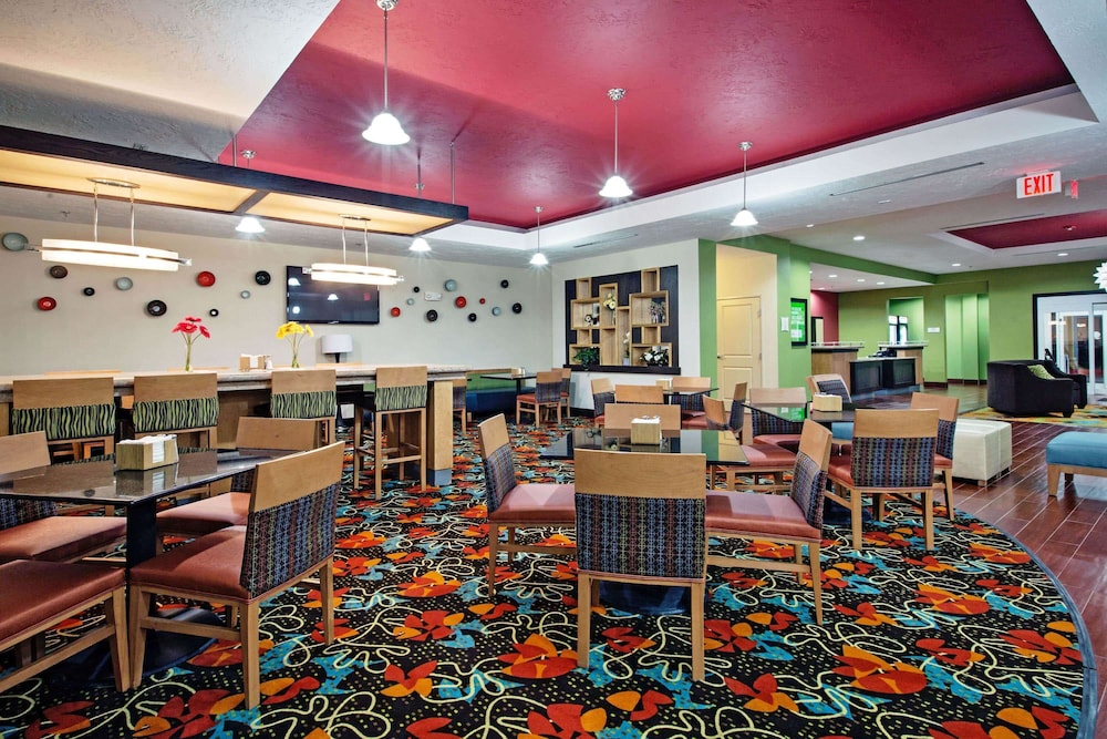 La Quinta Inn & Suites by Wyndham Leesville Ft. Polk 38/50