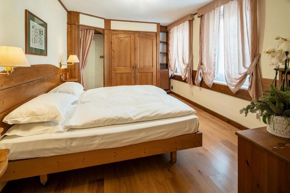 PARC HOTEL VICTORIA CORTINA 35/58