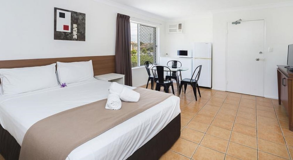1 BEDROOM, FAMILY SUITE