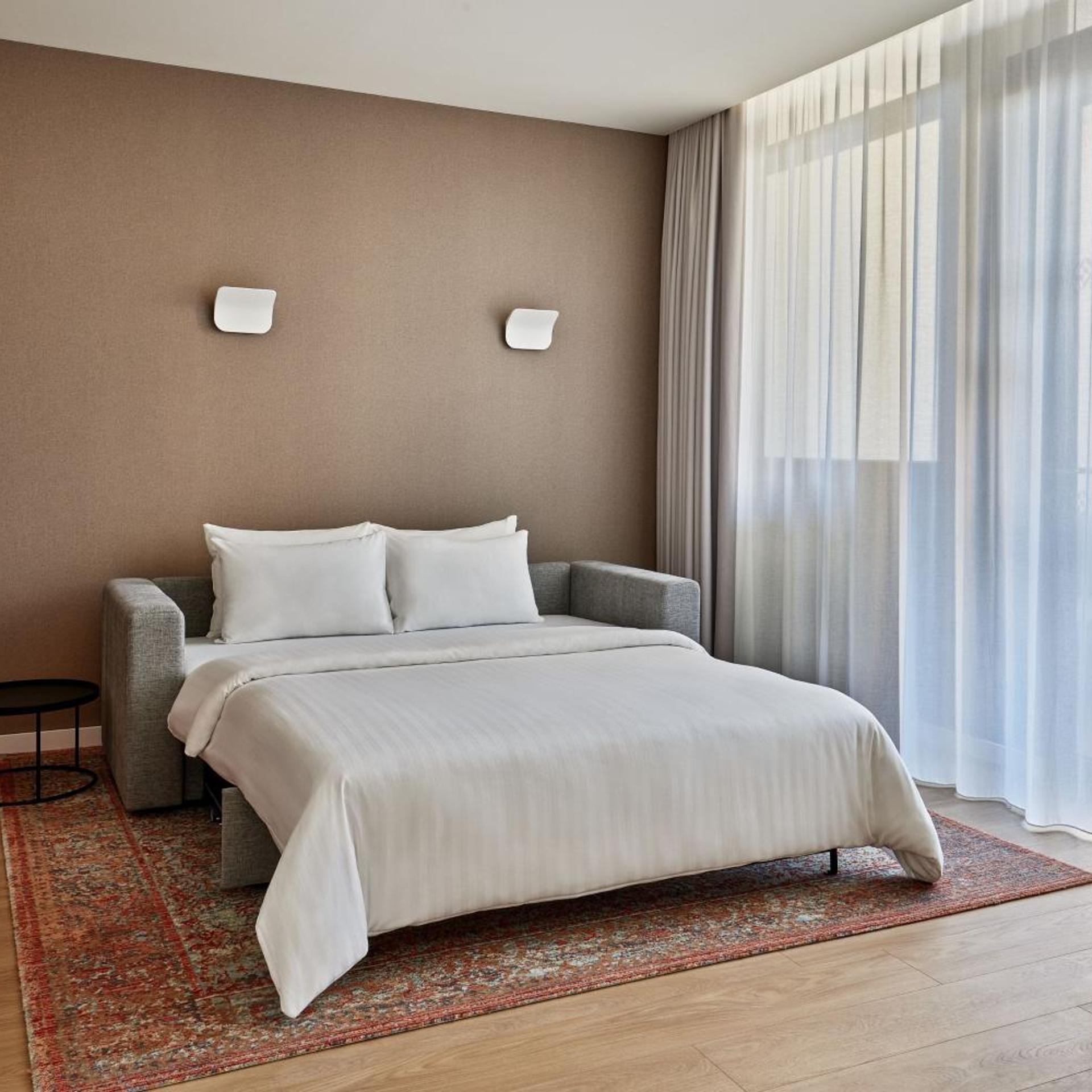 استوديو سوبيريور بسرير كينج بشرفة مع أريكة، Residence Inn by Marriott Munich Central 5/8