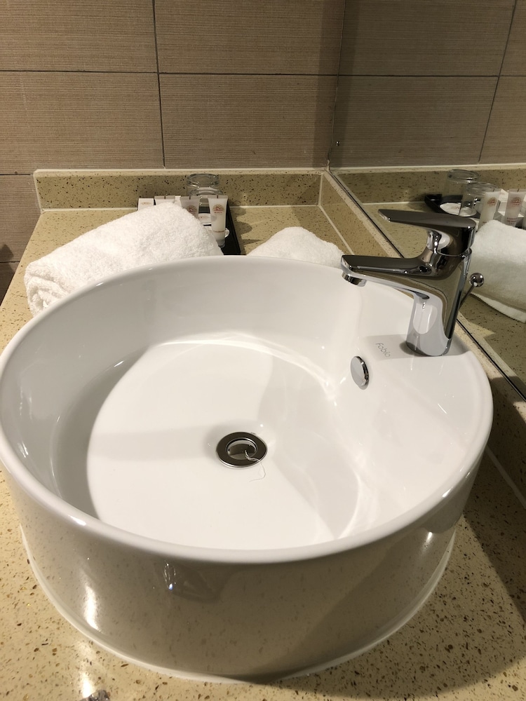 Monty Suites and Golf 45/46