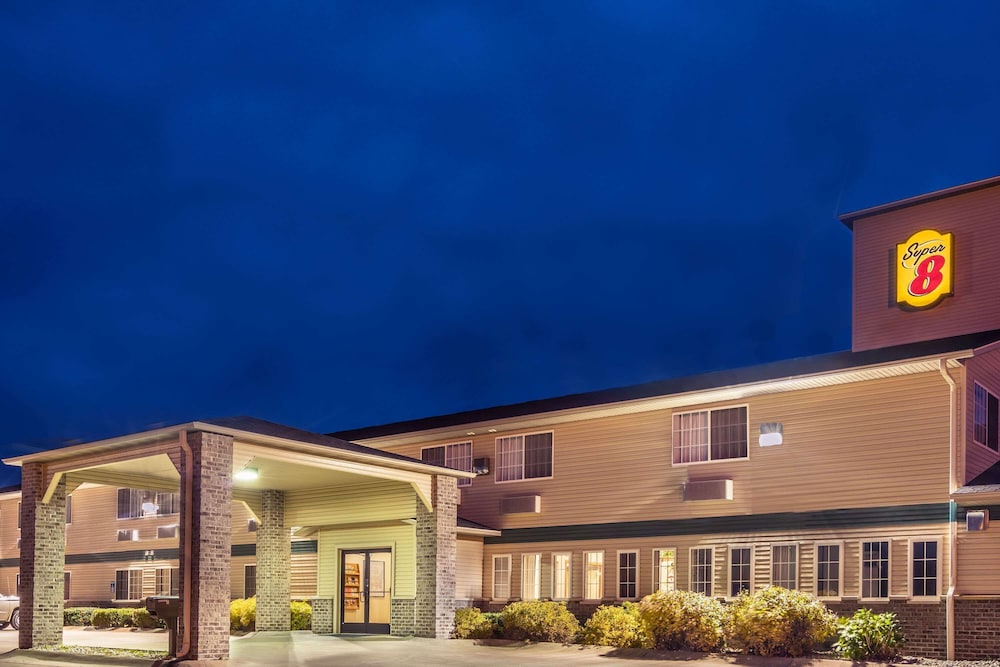 Super 8 By Wyndham Neillsville Wi 2/22