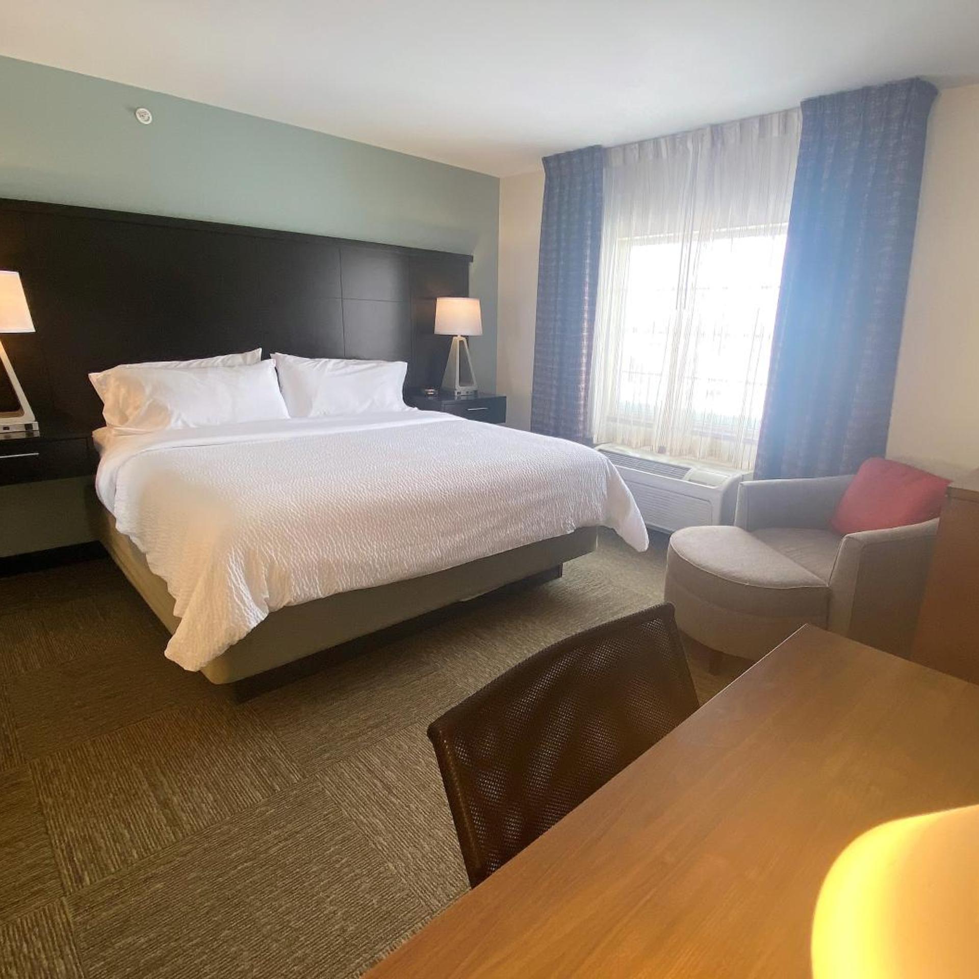 جناح ديلوكس بسرير كوين بغرفة نوم واحدة، Staybridge Suites Great Falls 5/6