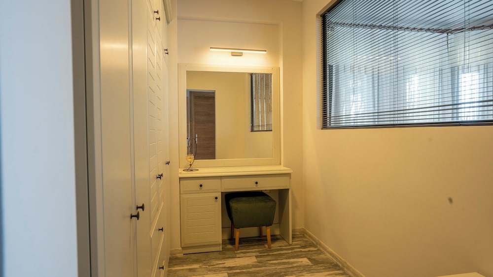 غرفة ملكية بسرير مزدوج بإطلالة على البحر مع أريكة، Villa Marine Apart Hotel 2/5