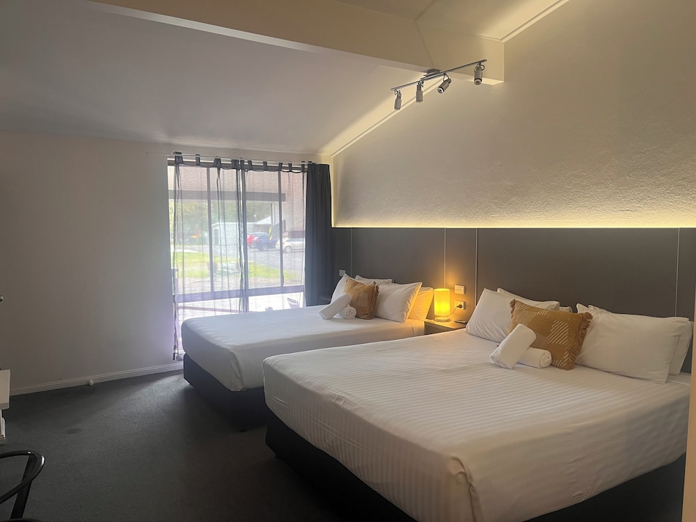 COMFORT, TWIN BEDS