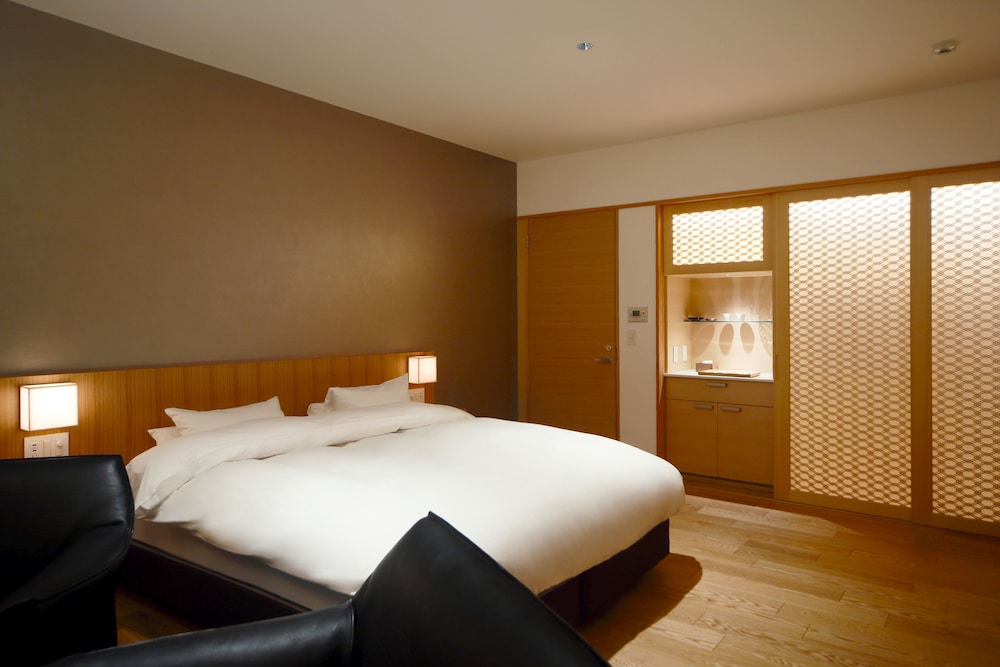 AOI Suites at Nanzenji Kan-un-an 12/92