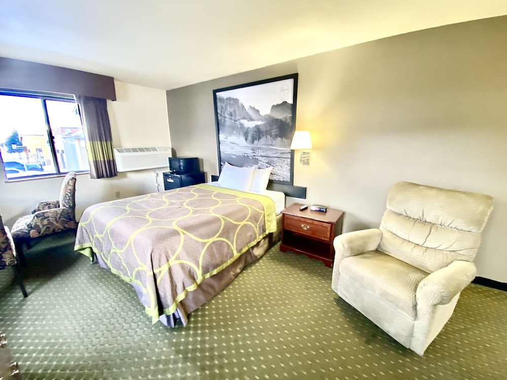 Super 8 By Wyndham Butte Mt 30/51