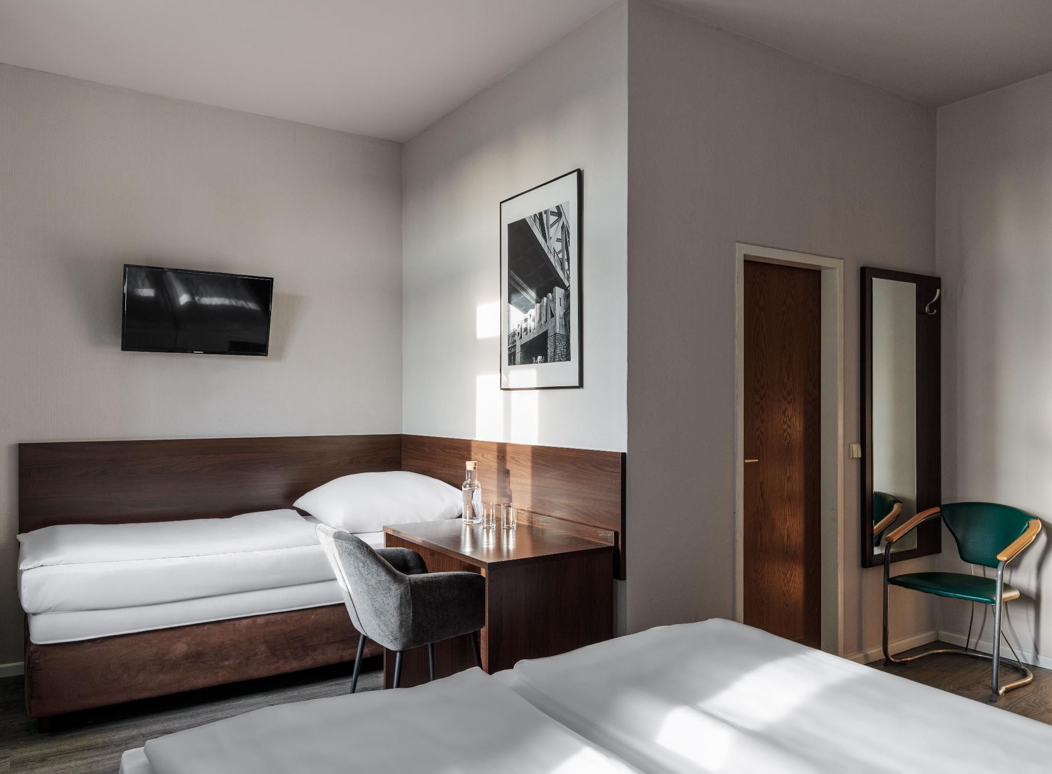 Room, Triple