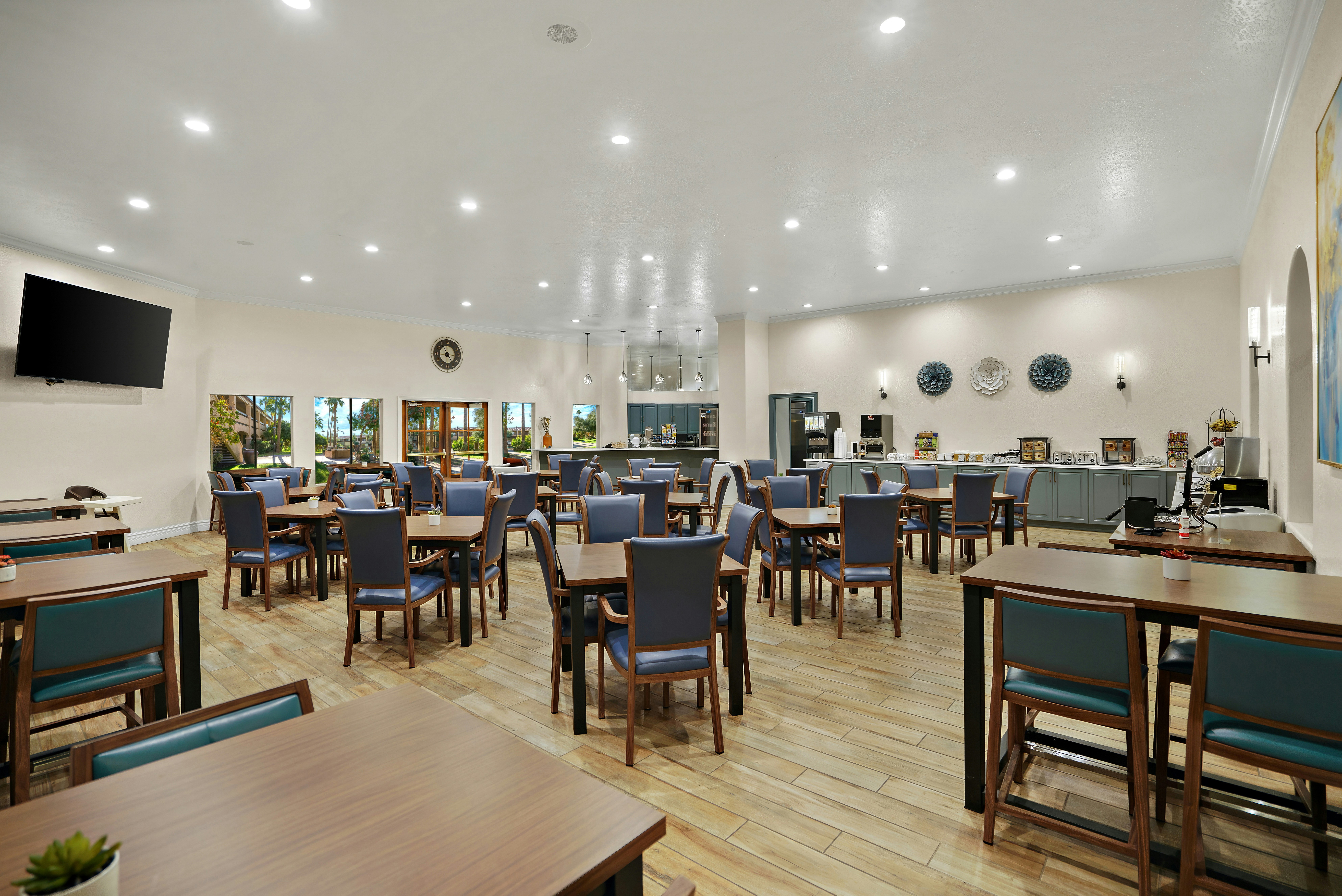 La Fuente Inn Suites 53/65