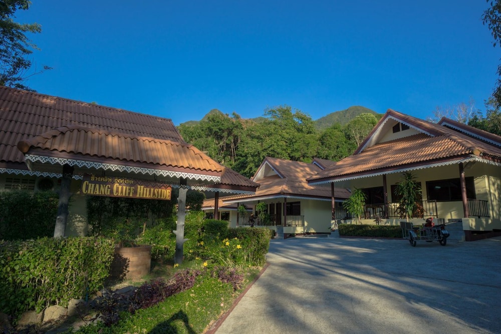 CHANG CLIFF RESORT 6/70