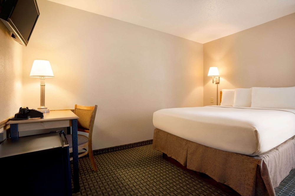 Travelodge By Wyndham Edgemont SD 6/16