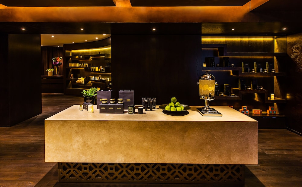 Lobby at Shangri-La Sydney, SYDNEY