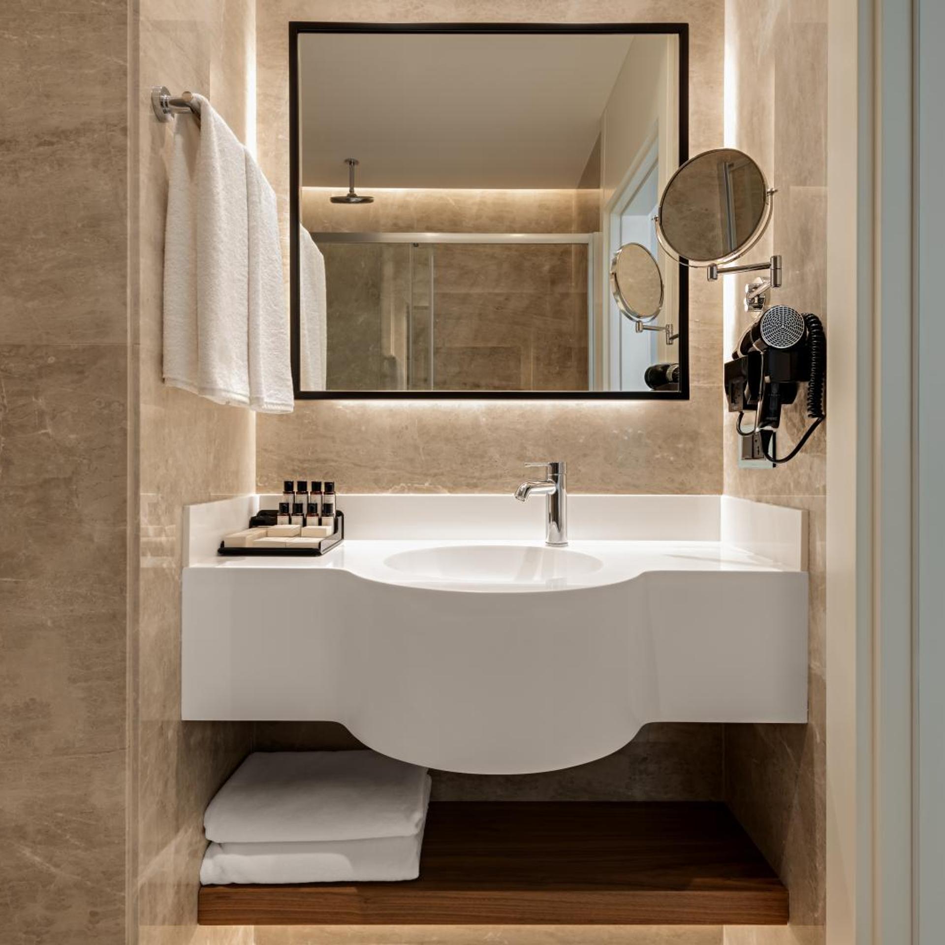 جناح بسرير كينج بغرفتي نوم، Gleam Collection Hotel 4/5