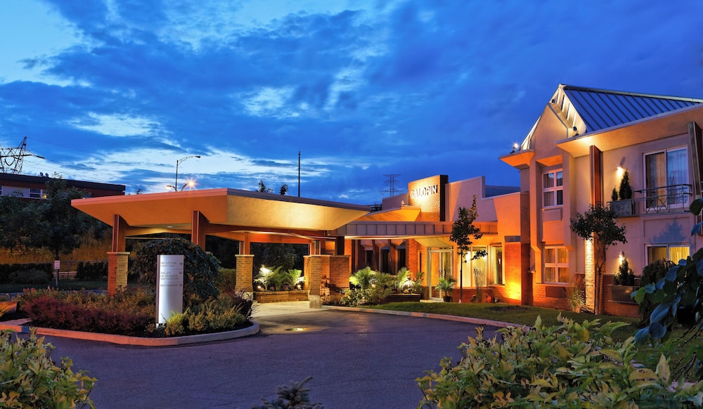 Hotel Sepia 2/63