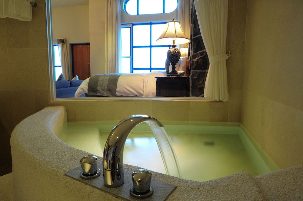Chateau Villa 13/33