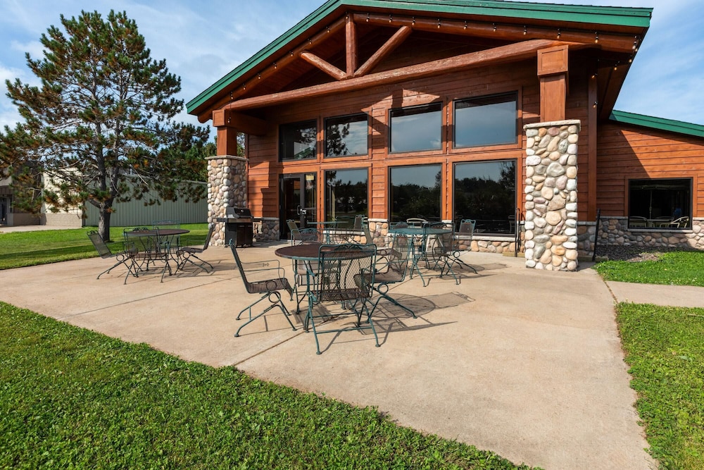Shell Lake Lodge, a Travelodge by Wyndham 52/55