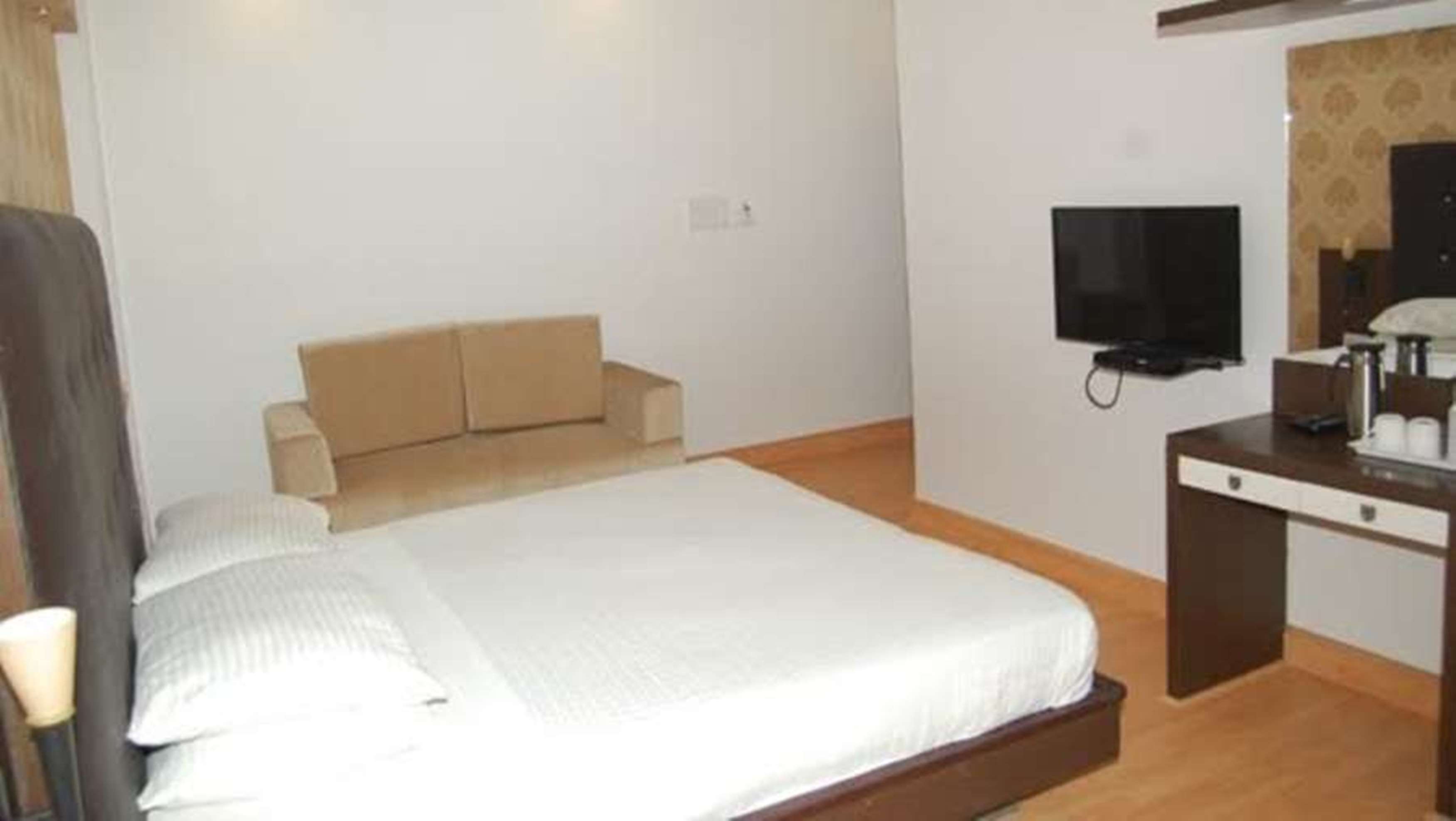 Hotel Surya International 5/16