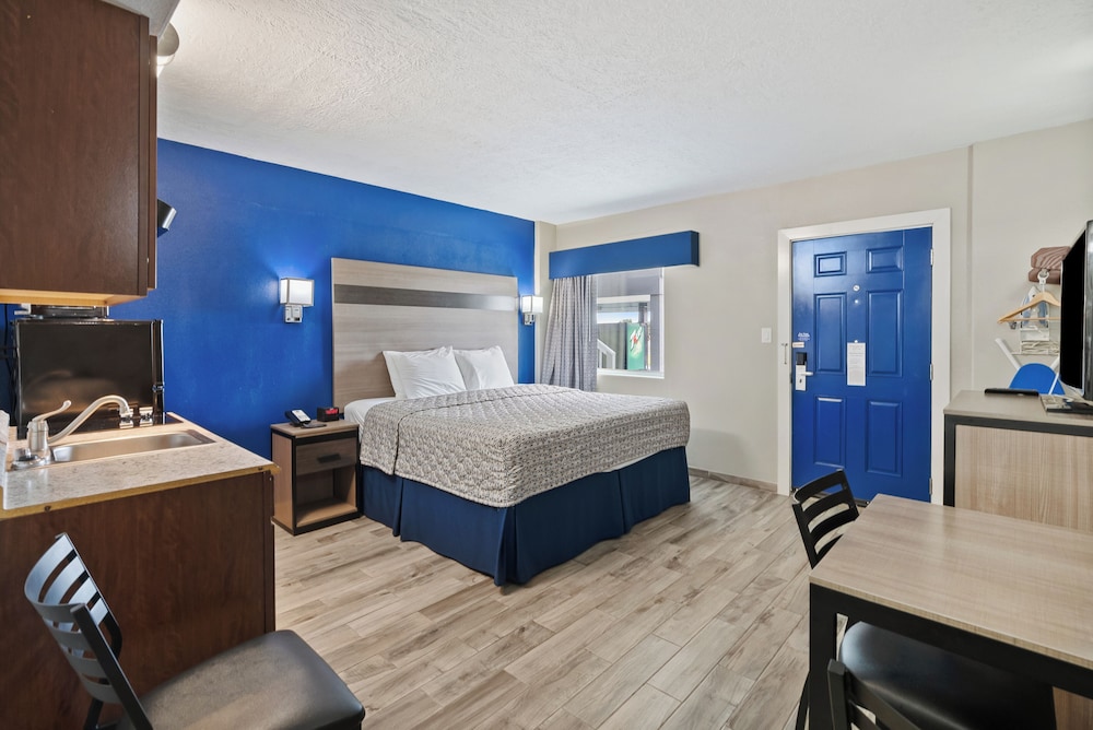 غرفة قياسية بسرير كينج بمطبخ صغير لذوي الإعاقة، Blue Wave Inn 6/10