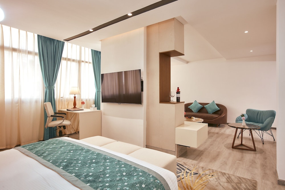 Indreni Suites Hotel 18/36
