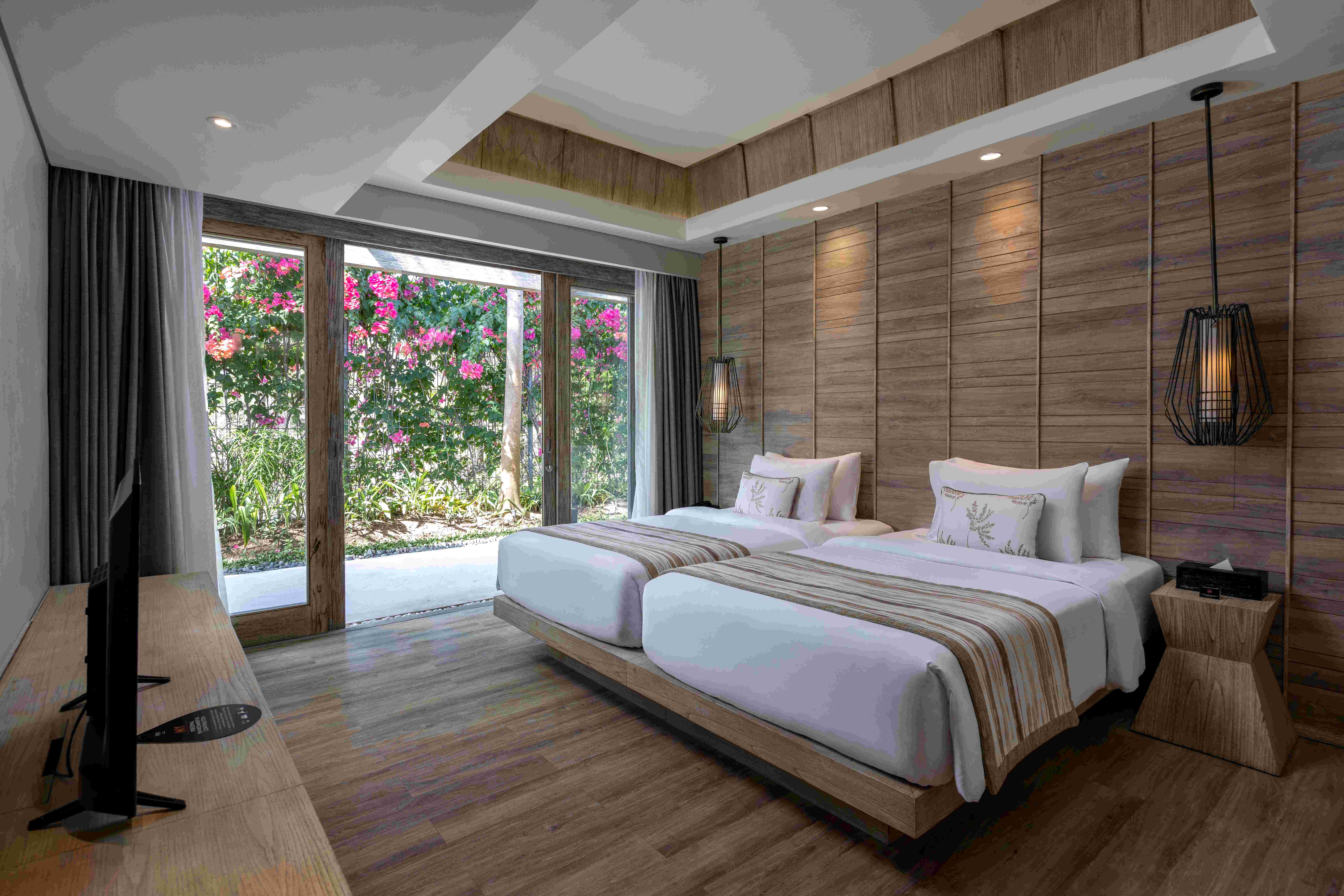 3 Bedrooms, Pool, Cross Bali Breakers 2/4