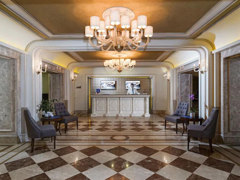 Lobby at Manesol Galata Hotel, ISTANBUL