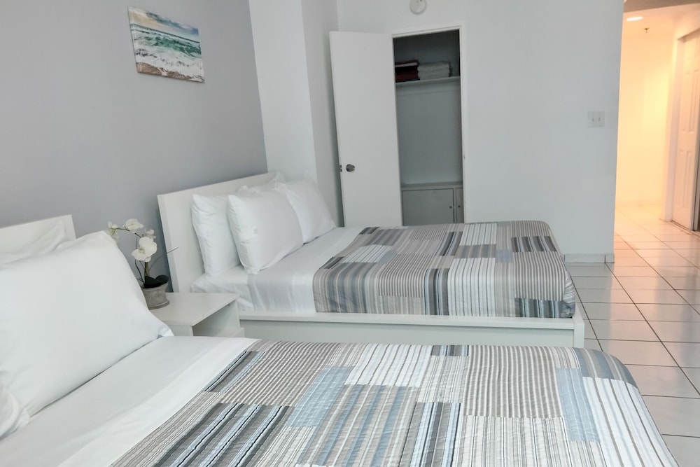 Castle Beach Suites By Miarentals 13/70