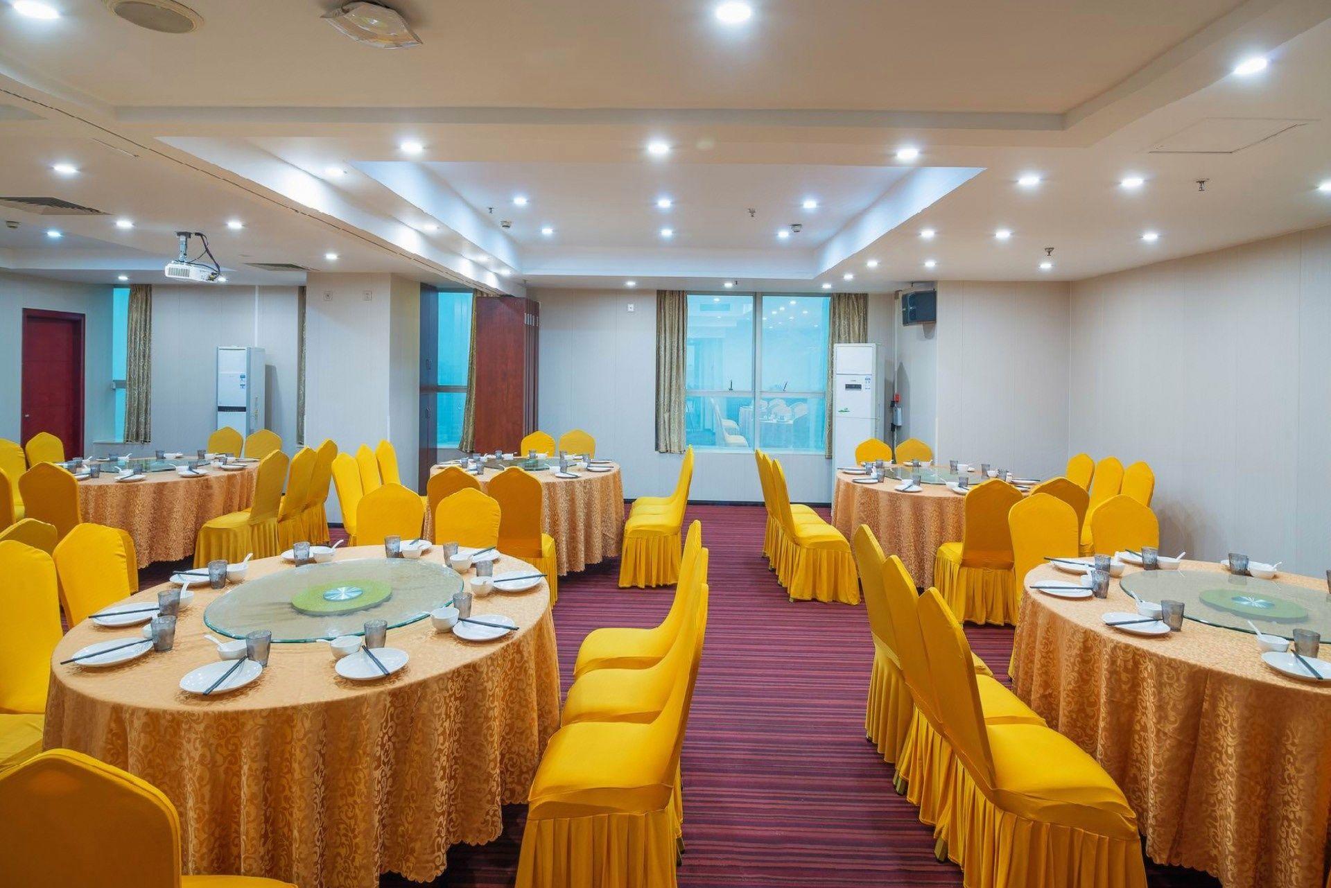 Green Island Holiday Hotel 50/59