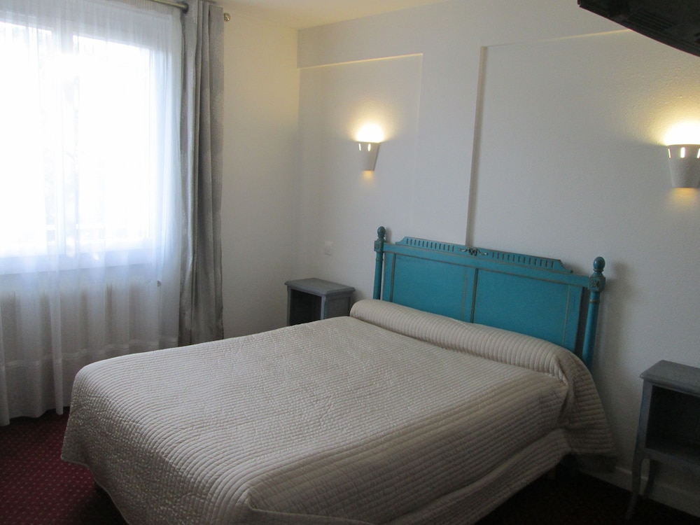 Hotel Victor Hugo 12/29