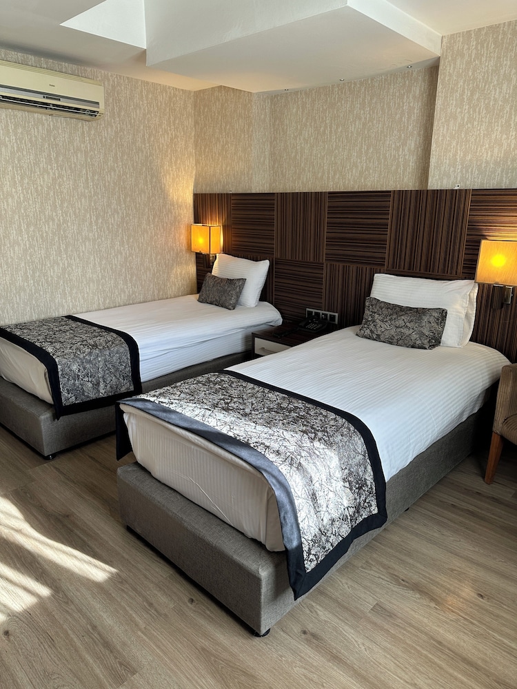 STANDARD, DOUBLE OR TWIN BED