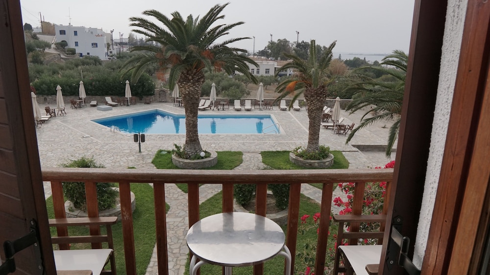 Eri Hotel 9/62