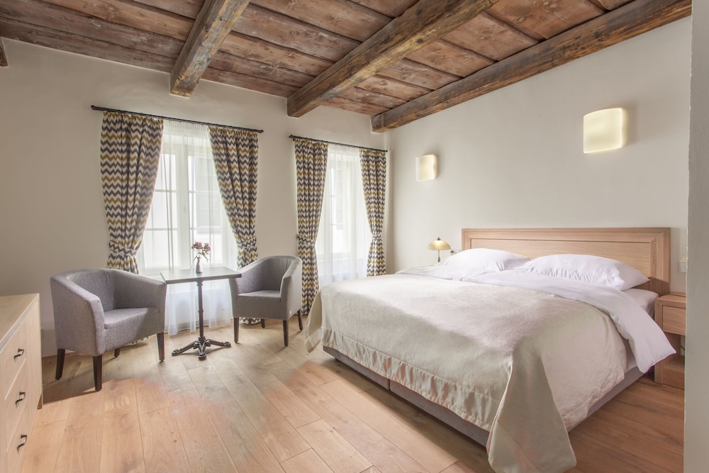 1 BEDROOM, LUXURY, SUITE, KITCHEN