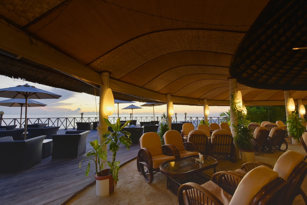 Angaga Island Resort And Spa 32/57