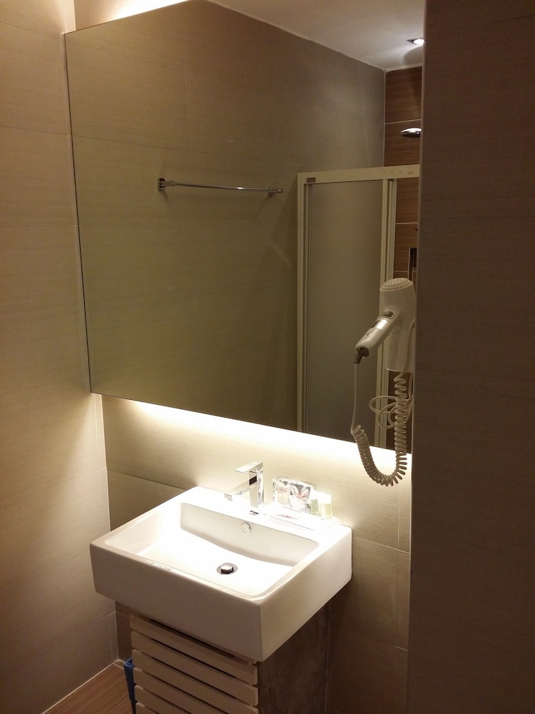 D Elegance Hotel 32/43