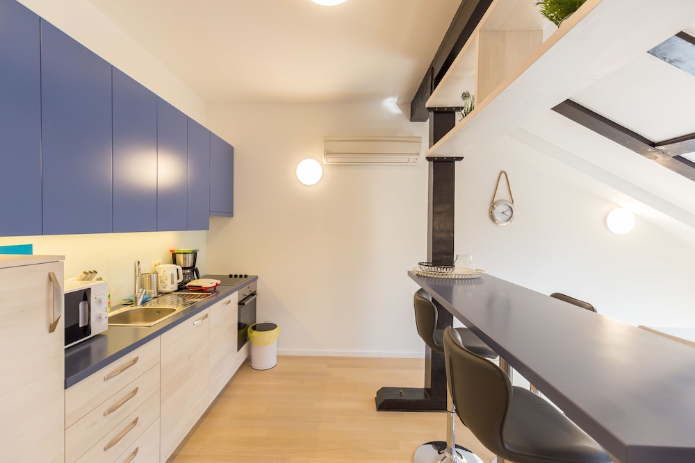 Antonio Luxury Beach Suites 12/35