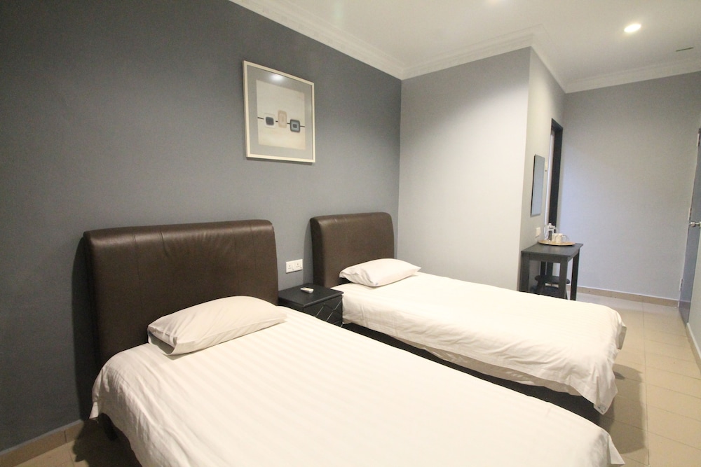 Hotel Station 18 11/32
