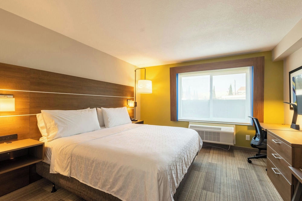 Holiday Inn Express Anaheim West 13/45