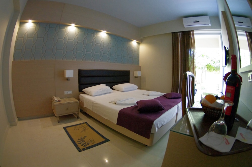Eleftheria Hotel 25/42